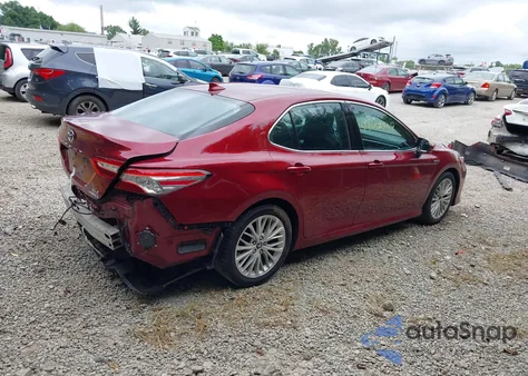 2018 Toyota Camry Hybrid Xle z USA, uszkodzony, nr VIN 4T1B21HK2JU505428